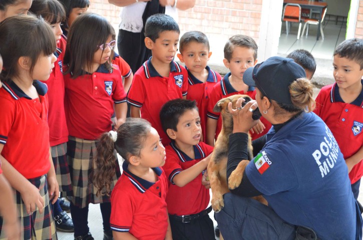 policias fomentan valores civicos